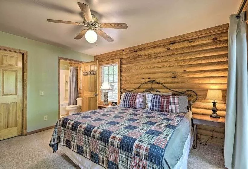 Pet Friendly Lake Oconee Cabin W/ Boat Dock!