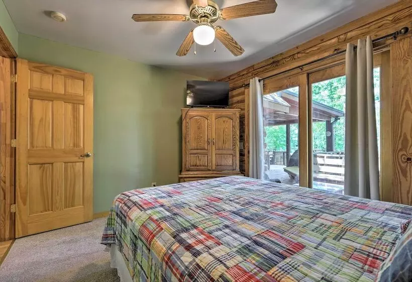 Pet Friendly Lake Oconee Cabin W/ Boat Dock!