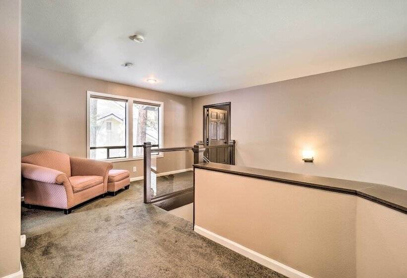 Pet Friendly Stateline Home < 2 Mi To Lake Tahoe!