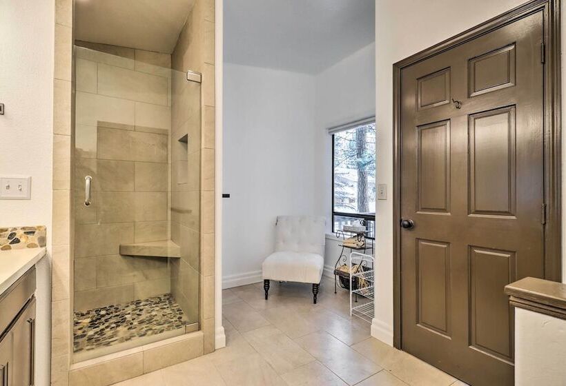 Pet Friendly Stateline Home < 2 Mi To Lake Tahoe!