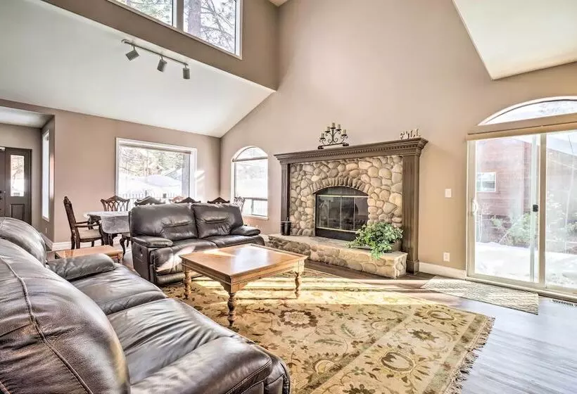 Pet Friendly Stateline Home < 2 Mi To Lake Tahoe!