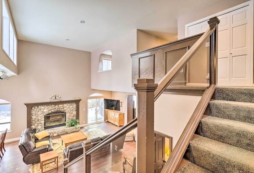 Pet Friendly Stateline Home < 2 Mi To Lake Tahoe!