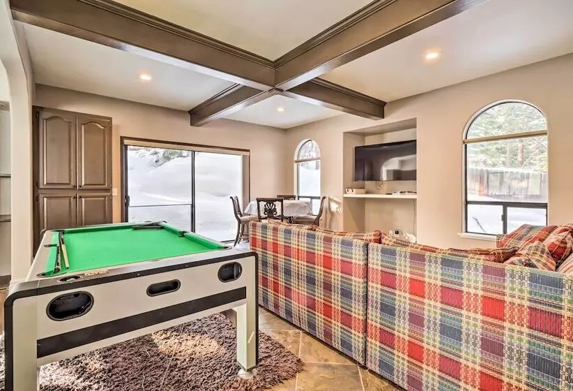 Pet Friendly Stateline Home < 2 Mi To Lake Tahoe!