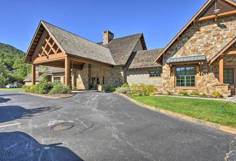 Picturesque Sky Haus Sanctuary W/ Mountain Views