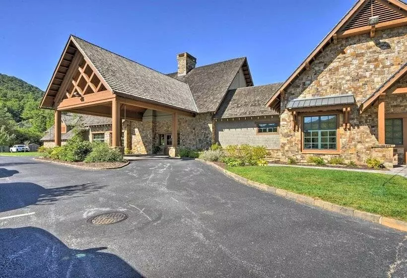 Picturesque Sky Haus Sanctuary W/ Mountain Views