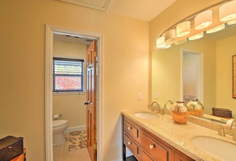 Picturesque Sky Haus Sanctuary W/ Mountain Views