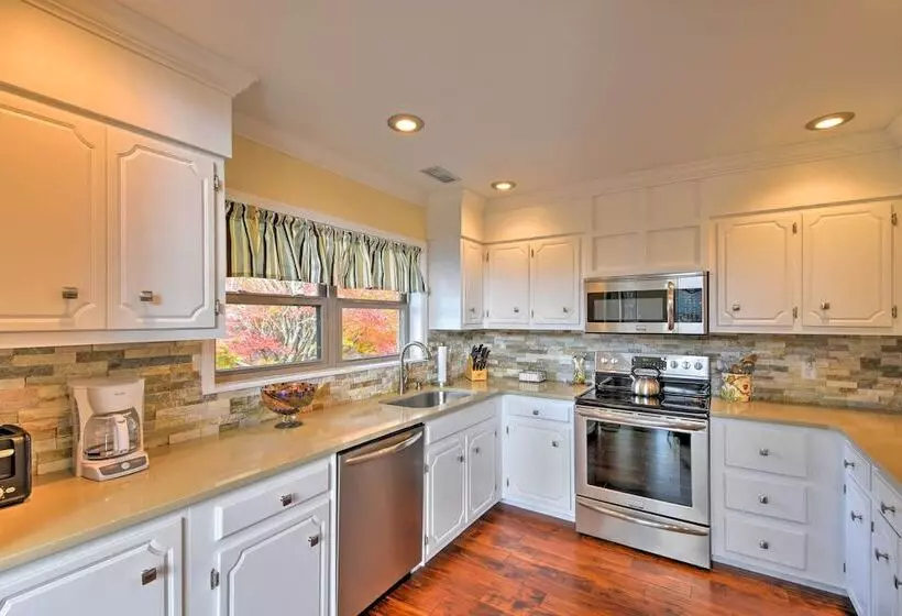 Picturesque Sky Haus Sanctuary W/ Mountain Views