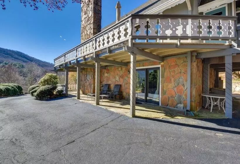 Picturesque Sky Haus Sanctuary W/ Mountain Views