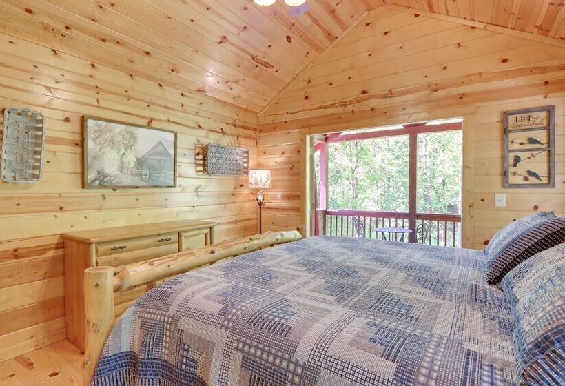 Private Ellijay Cabin W/ Hot Tub & Amenities!