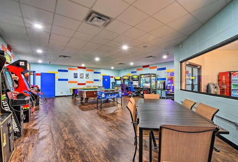 Private Ellijay Cabin W/ Hot Tub & Amenities!