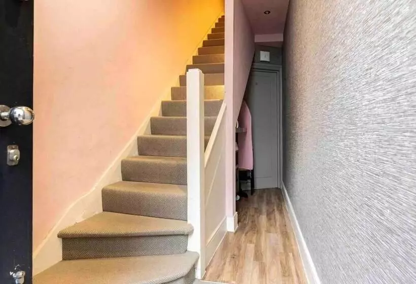 اقامتگاه Modern Central 3 Brs House With 3 Bths 2 Hottube