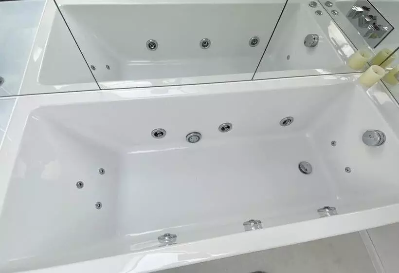 اقامتگاه Modern Central 3 Brs House With 3 Bths 2 Hottube