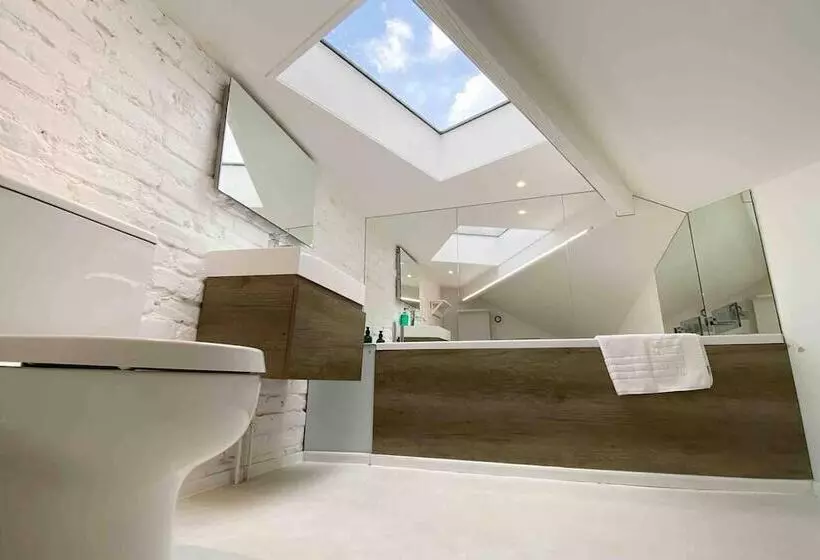اقامتگاه Modern Central 3 Brs House With 3 Bths 2 Hottube