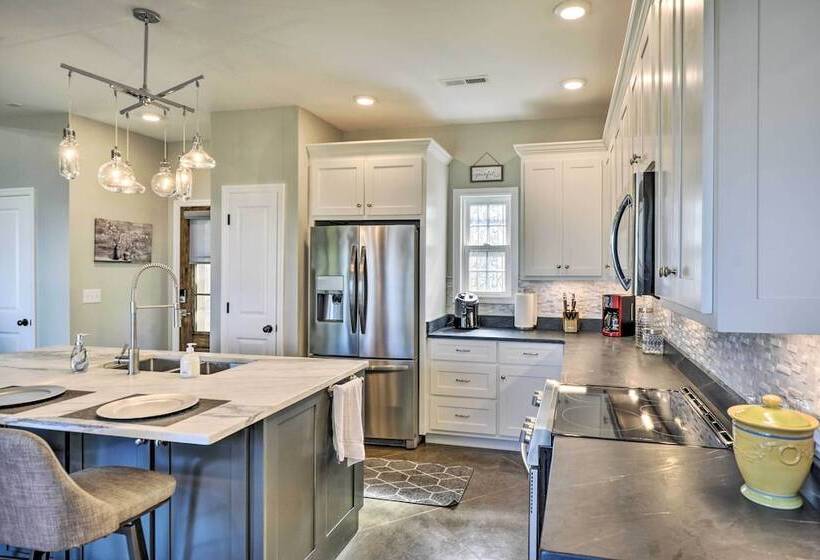 Scenic Sanctuary In Lookout Mountain W/ Views!