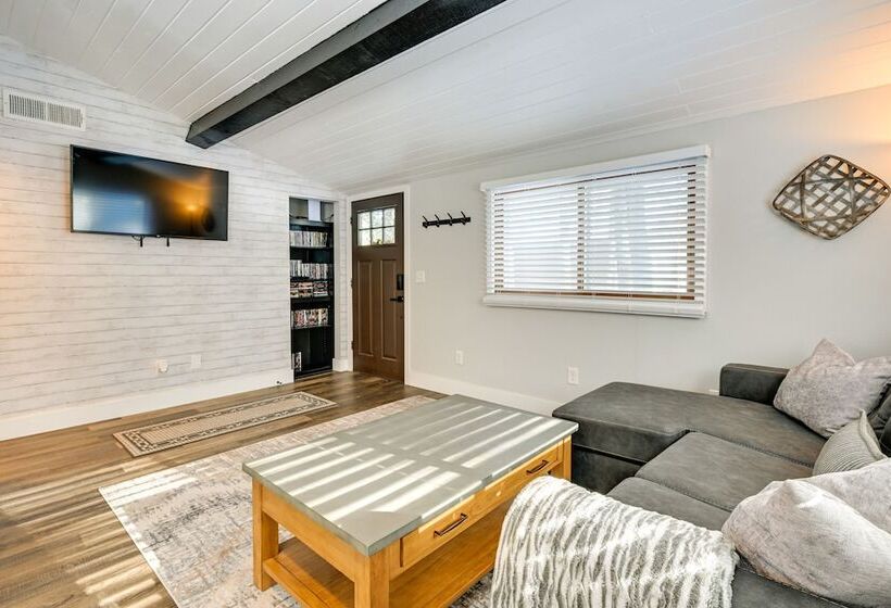 Secluded Cabin ~ 15 Mi To Castle Rock Lake!