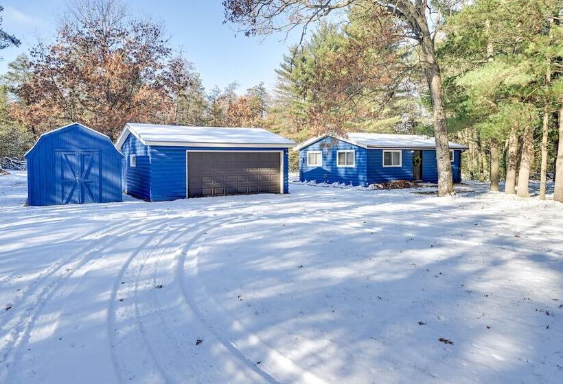 Secluded Cabin ~ 15 Mi To Castle Rock Lake!