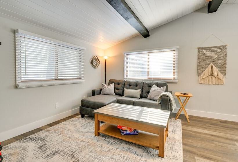 Secluded Cabin ~ 15 Mi To Castle Rock Lake!