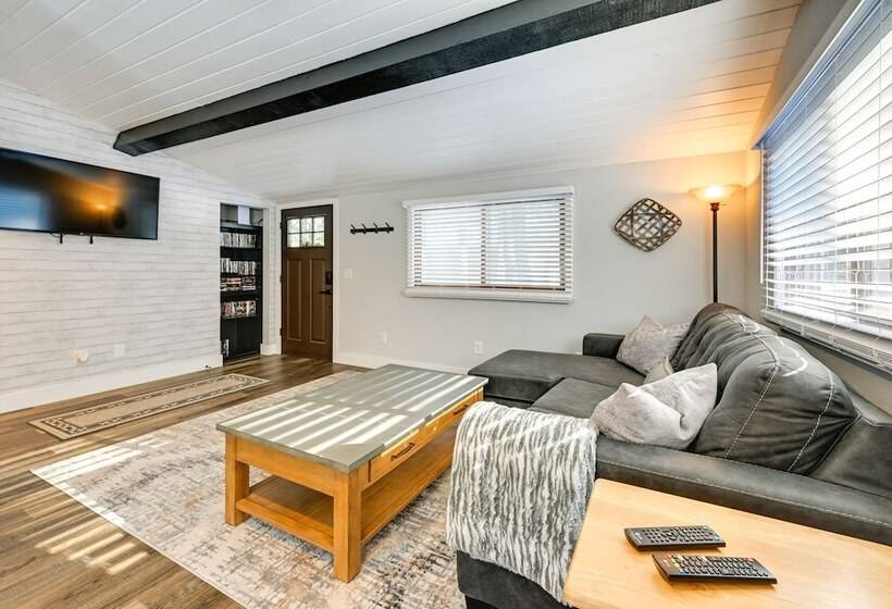 Secluded Cabin ~ 15 Mi To Castle Rock Lake!