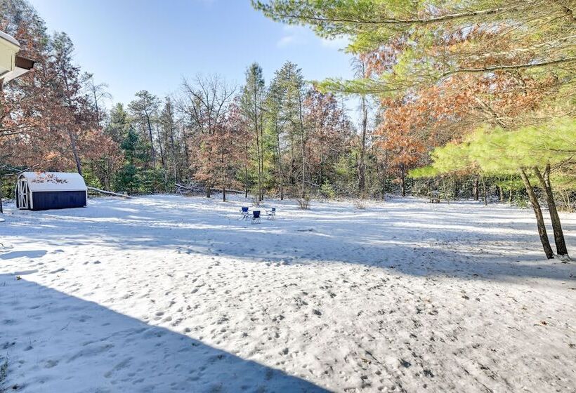 Secluded Cabin ~ 15 Mi To Castle Rock Lake!