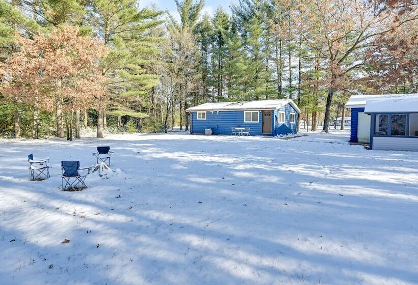 Secluded Cabin ~ 15 Mi To Castle Rock Lake!