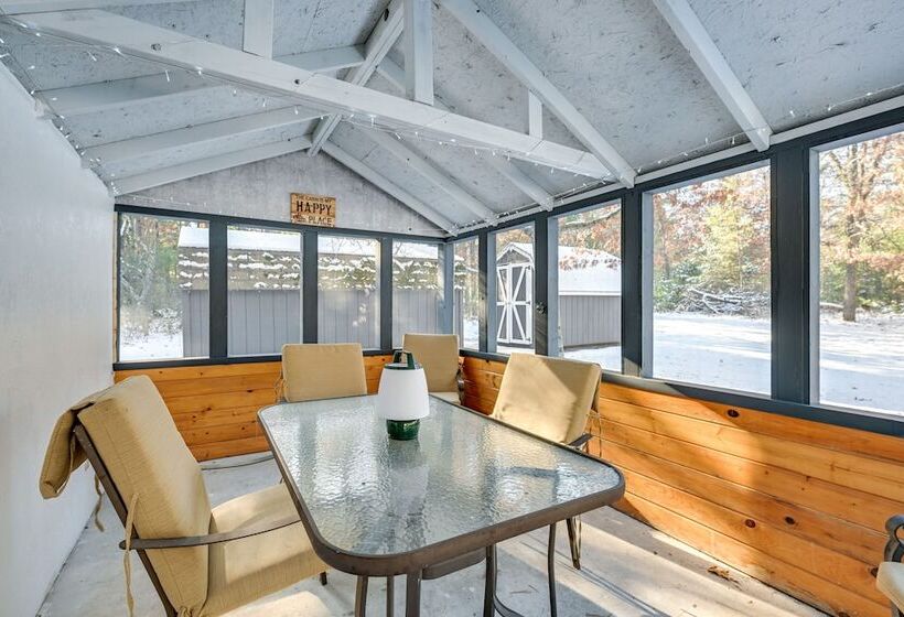 Secluded Cabin ~ 15 Mi To Castle Rock Lake!