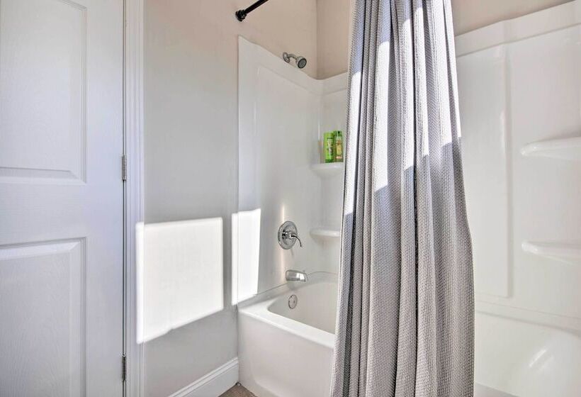 Sleek + Sunny Decatur Home Near Dtwn Atlanta!