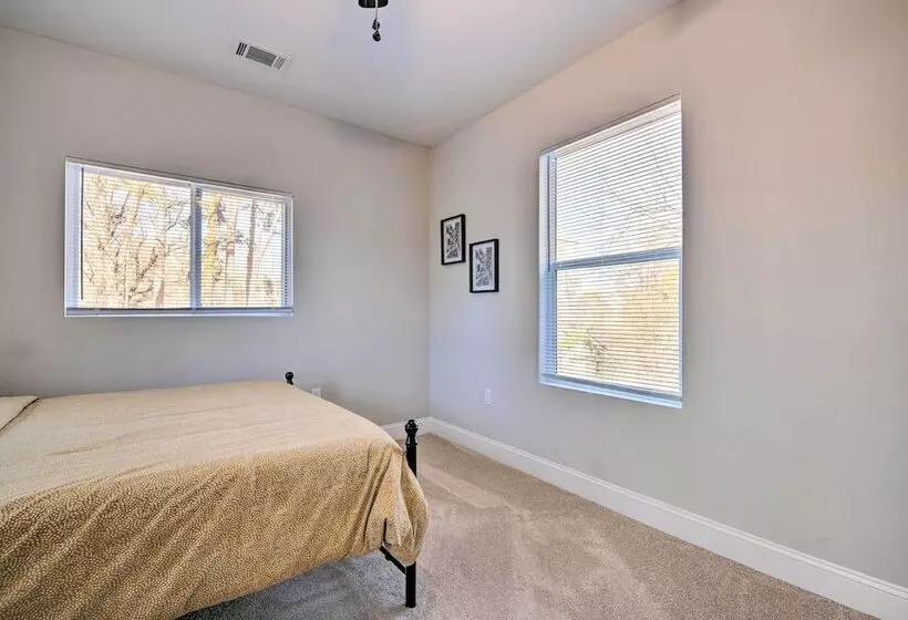 Sleek + Sunny Decatur Home Near Dtwn Atlanta!