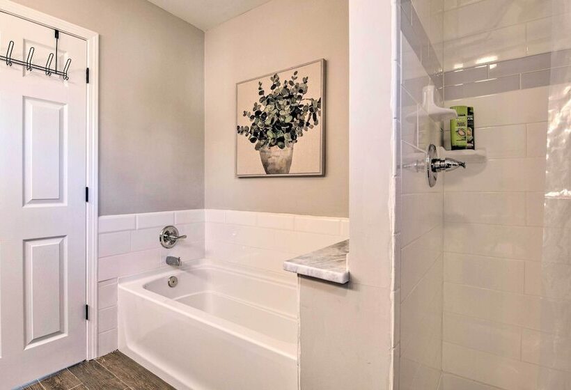 Sleek + Sunny Decatur Home Near Dtwn Atlanta!