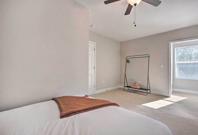 Sleek + Sunny Decatur Home Near Dtwn Atlanta!