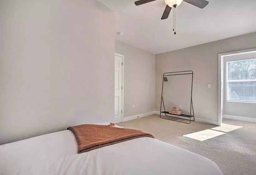 Sleek + Sunny Decatur Home Near Dtwn Atlanta!