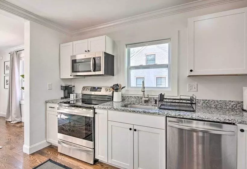 Sleek + Sunny Decatur Home Near Dtwn Atlanta!