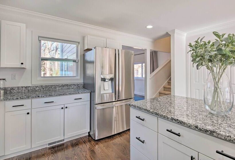 Sleek + Sunny Decatur Home Near Dtwn Atlanta!