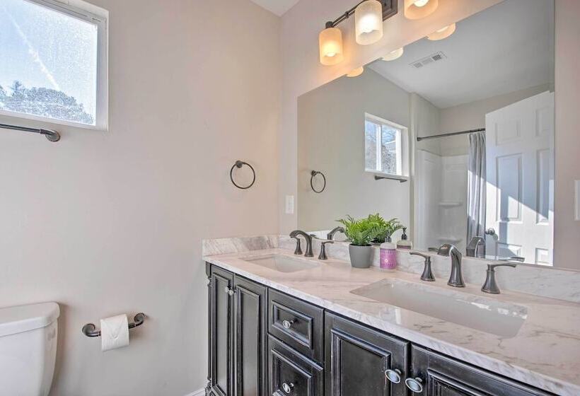 Sleek + Sunny Decatur Home Near Dtwn Atlanta!