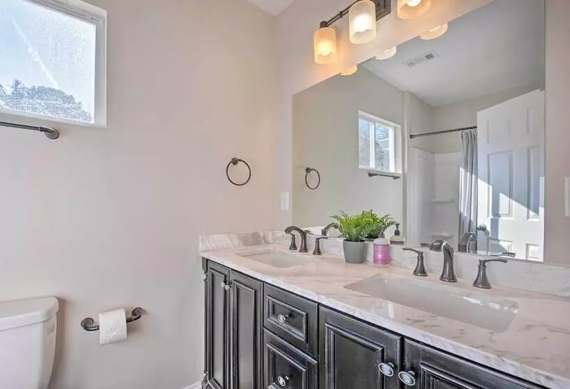 Sleek + Sunny Decatur Home Near Dtwn Atlanta!