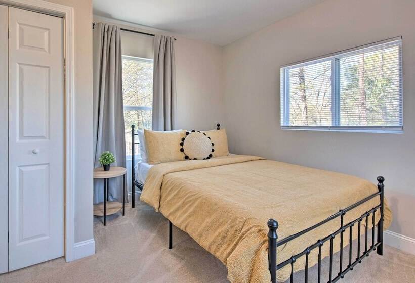 Sleek + Sunny Decatur Home Near Dtwn Atlanta!