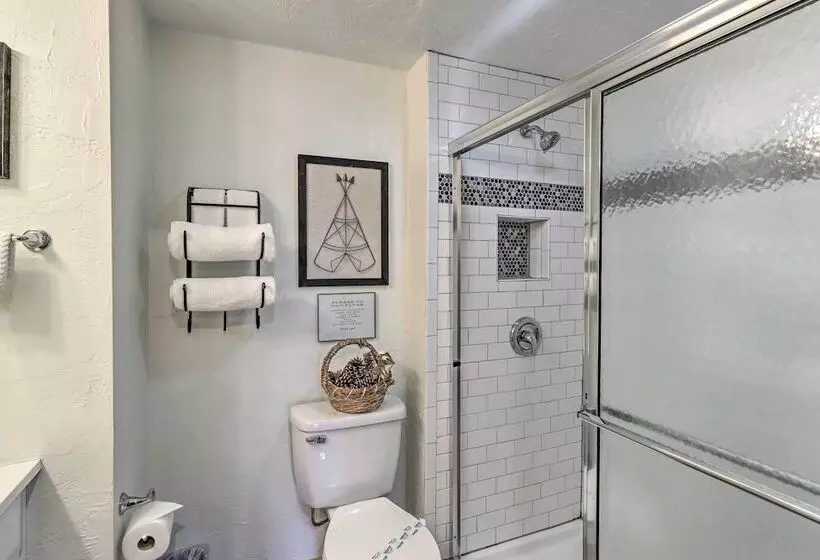 Spacious Ellijay Resort Home W/ Hot Tub!