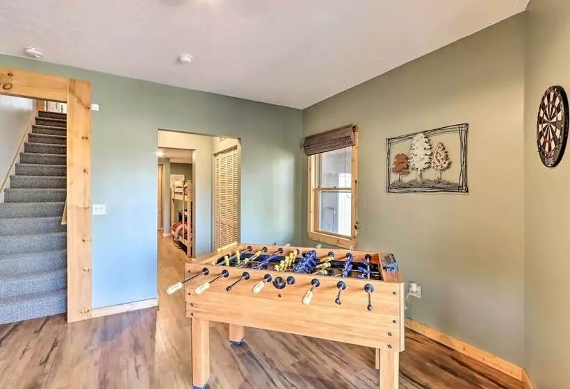 Spacious Ellijay Resort Home W/ Hot Tub!