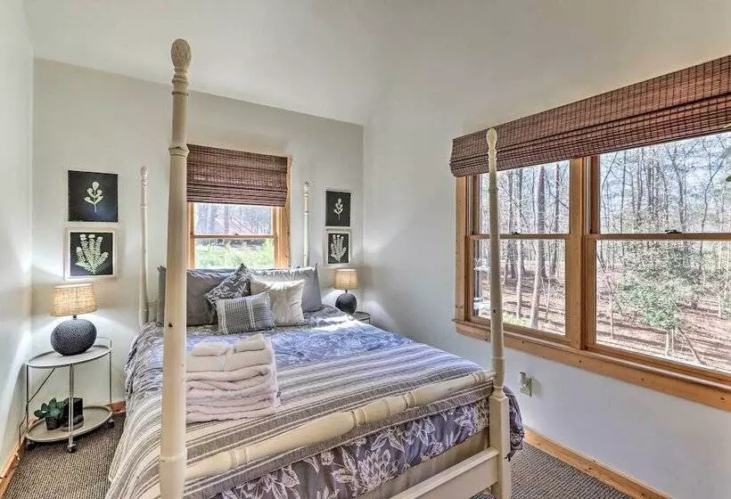 Spacious Ellijay Resort Home W/ Hot Tub!