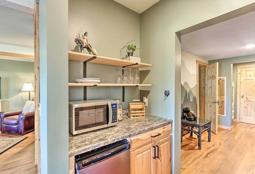 Spacious Ellijay Resort Home W/ Hot Tub!