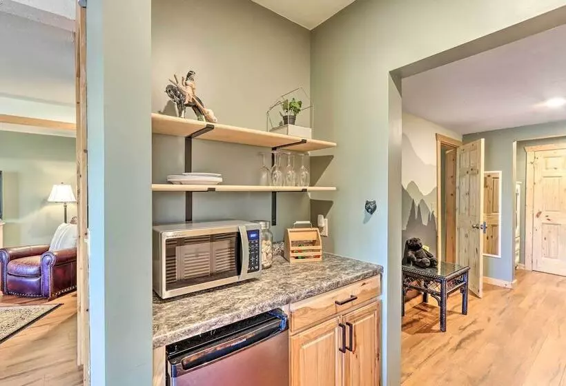 Spacious Ellijay Resort Home W/ Hot Tub!