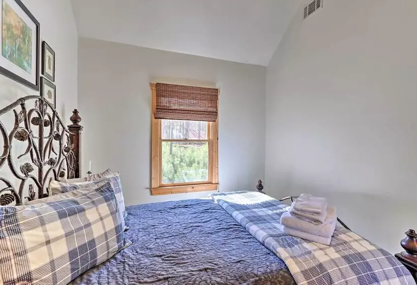 Spacious Ellijay Resort Home W/ Hot Tub!