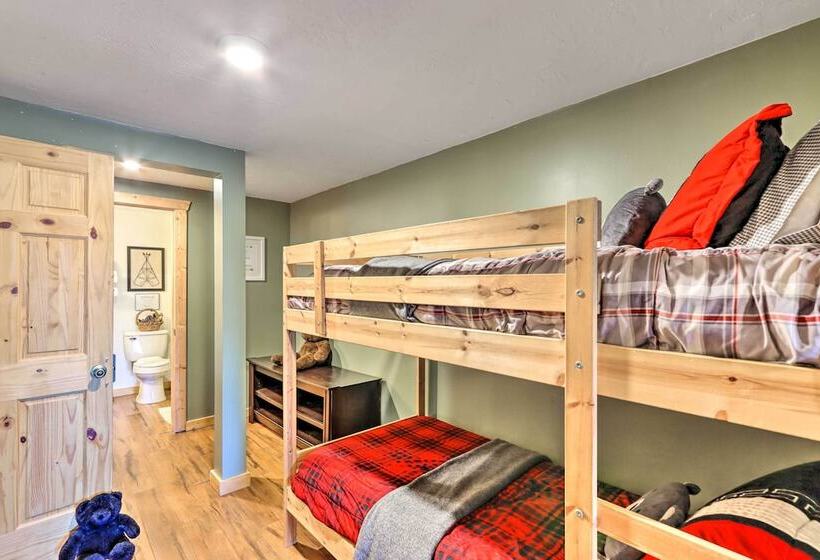 Spacious Ellijay Resort Home W/ Hot Tub!