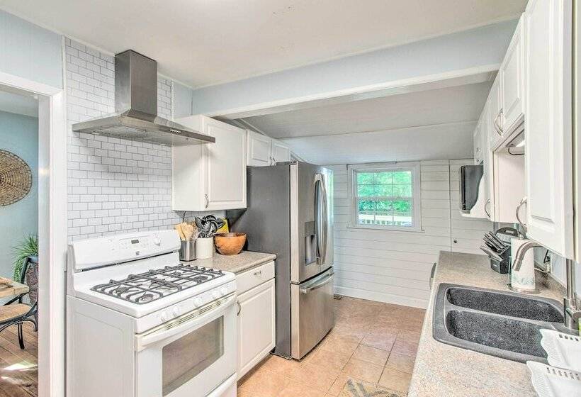 St Simons Cottage W/ Grill ~ 2 Mi To Beach!