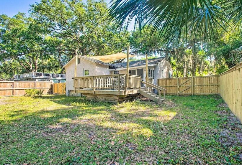 St Simons Cottage W/ Grill ~ 2 Mi To Beach!