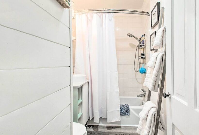 St Simons Cottage W/ Grill ~ 2 Mi To Beach!