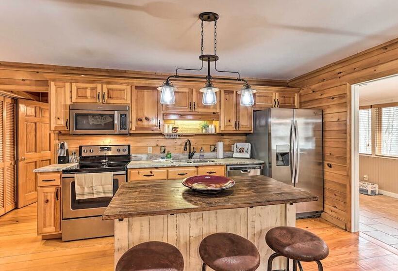 Stunning Ellijay Cabin W/ Community Amenities
