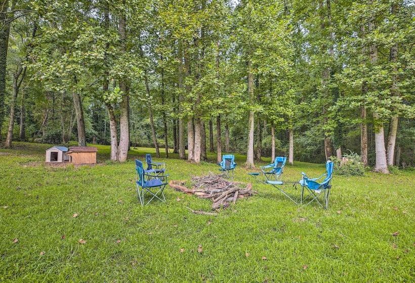 Quiet Home W/ Fire Pit   1 Mi To Downtown Acworth!