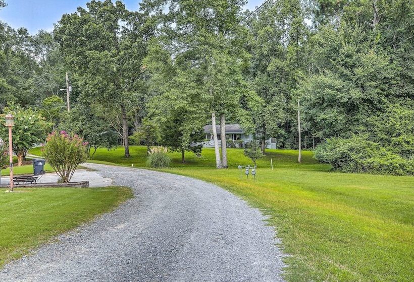 Quiet Home W/ Fire Pit   1 Mi To Downtown Acworth!