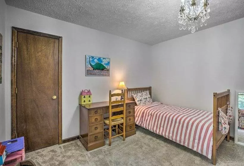 Quiet Home W/ Fire Pit   1 Mi To Downtown Acworth!