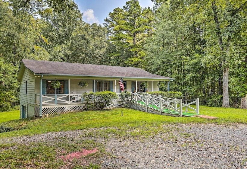 Quiet Home W/ Fire Pit   1 Mi To Downtown Acworth!